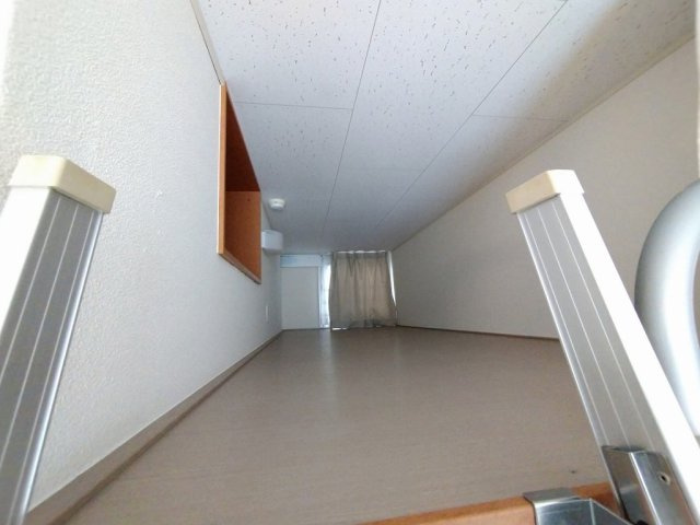 レオパレスヒューゲル参番館の内装|ロフト付き♪