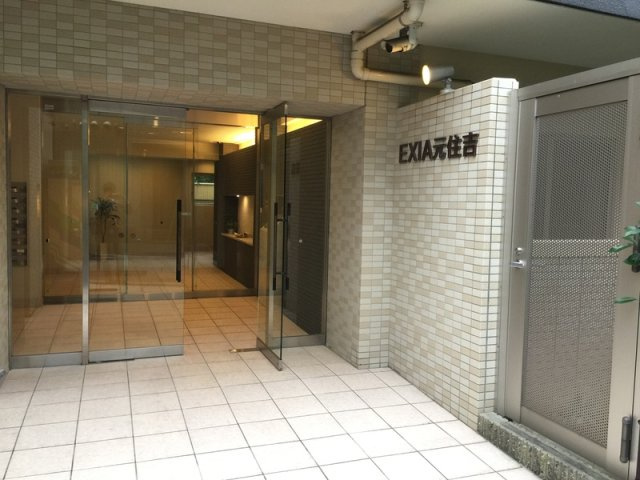 川崎市中原区木月２丁目の賃貸マンションのエントランス