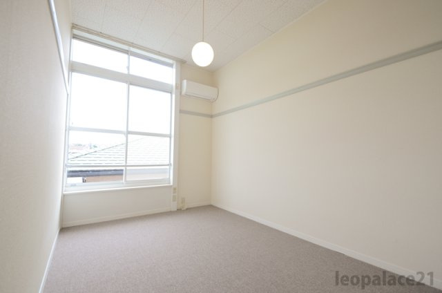 レオパレス田島の居間・リビング|一階はフローリング仕様