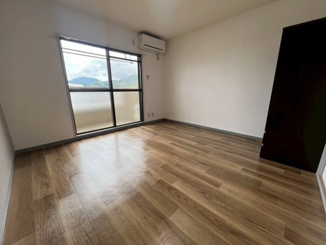 マンションヒバリの洋室