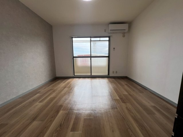 マンションヒバリの洋室