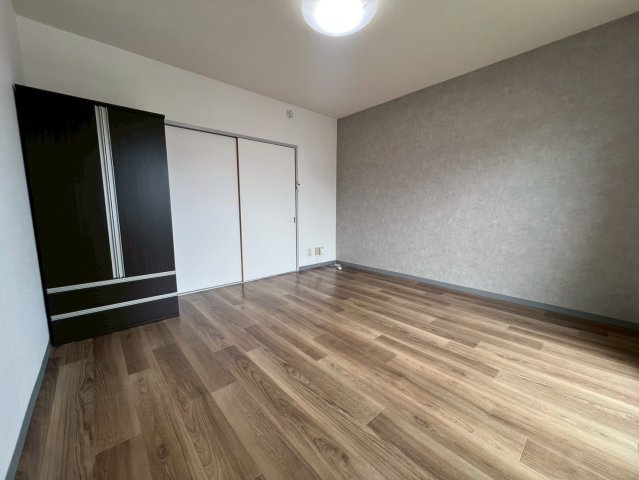 マンションヒバリの洋室