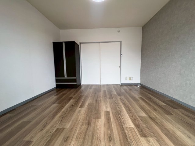 マンションヒバリの洋室