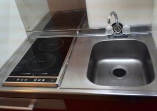 レオパレスソレーユⅡのキッチン|電気コンロ　２口