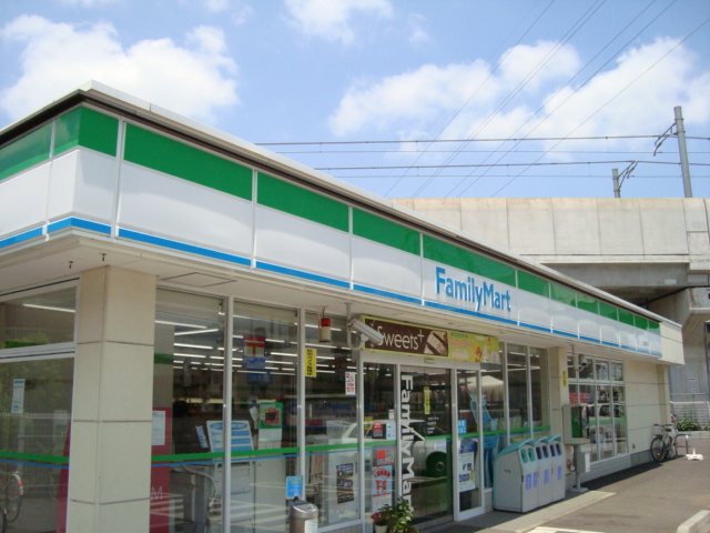 クレメント駒木Ｃの周辺|ファミリーマートまで560ｍ