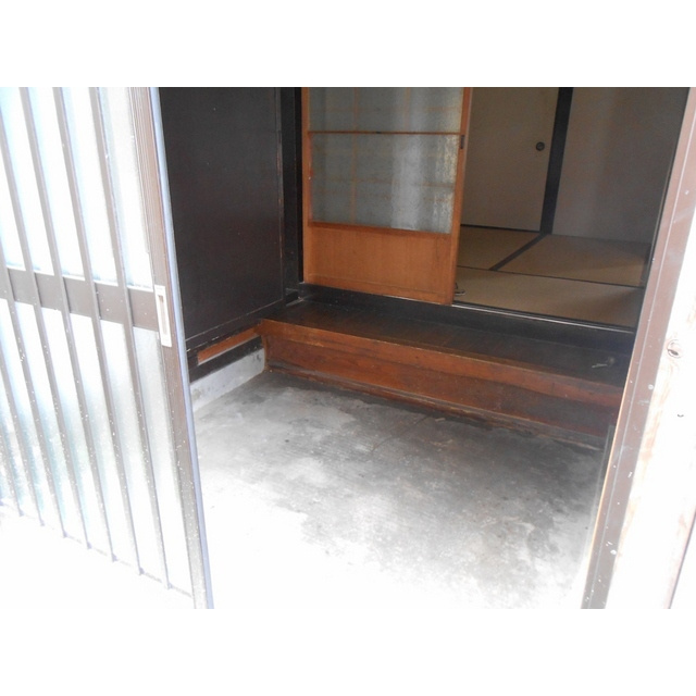 清本町横山貸家の玄関