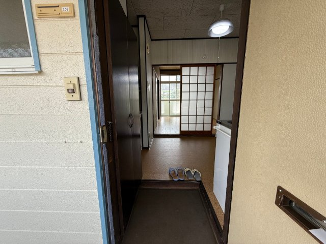コーポカトレアの玄関