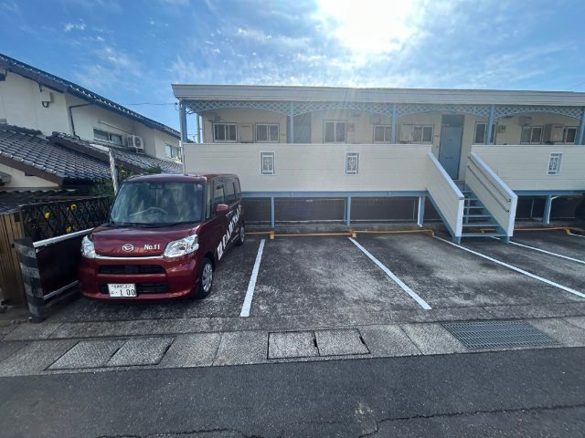 コーポカトレアの駐車場