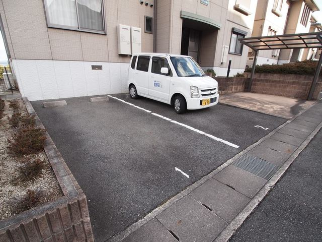 サンハイツ旭の駐車場