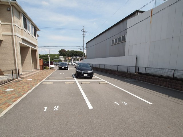 アンソレイユコージーの駐車場