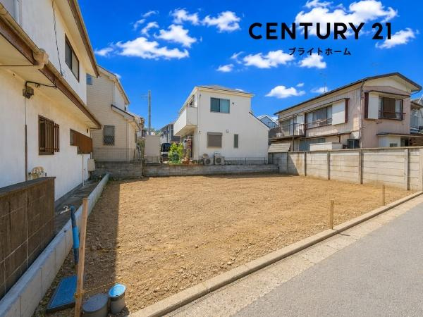 横浜市磯子区岡村１丁目の新築一戸建の前面道路含む現地写真|車通りが少ない為、小さなお子様にも安心です。
是非一度、現地へ起こしください。