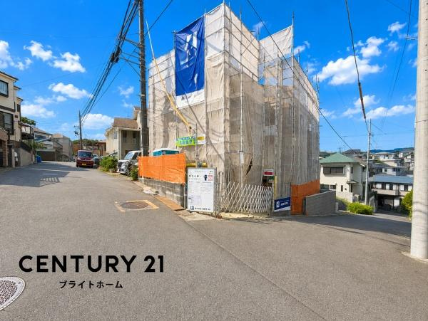 横浜市旭区笹野台３丁目の新築一戸建の前面道路含む現地写真|陽当りの良さが伝わります。
是非一度、現地へ起こしください。

