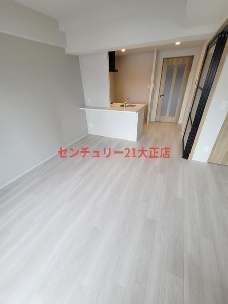 Louis Residence 弁天町の居間・リビング|★広々リビング★