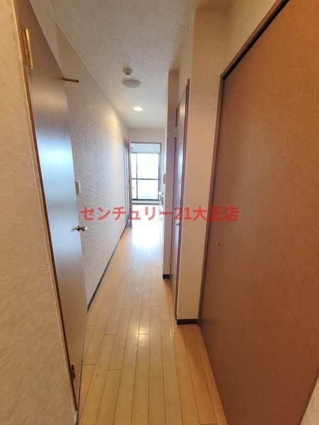 シャトー弁天参番館の玄関