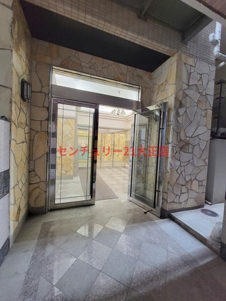 シャトー弁天参番館のエントランス