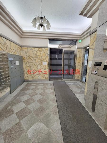 シャトー弁天参番館のエントランス