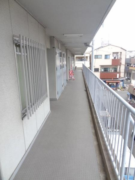 栄平尾マンションのエントランス