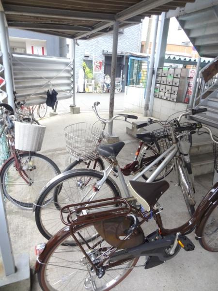 栄平尾マンションの駐車場