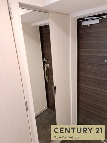 アドバンス大阪カーサの玄関|★姿鏡★
