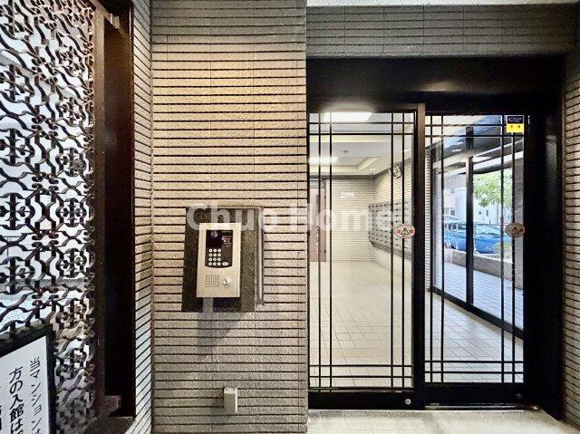 ビューネ北綾瀬の防犯設備|【オートロック】オートロックシステムでセキュリティ充実。当たり前ですが、安全で安心して暮らすのって大事ですよね。お探しのご条件でオートロック付きの物件を探す方も多いですがやはりセキュリティは大事です。