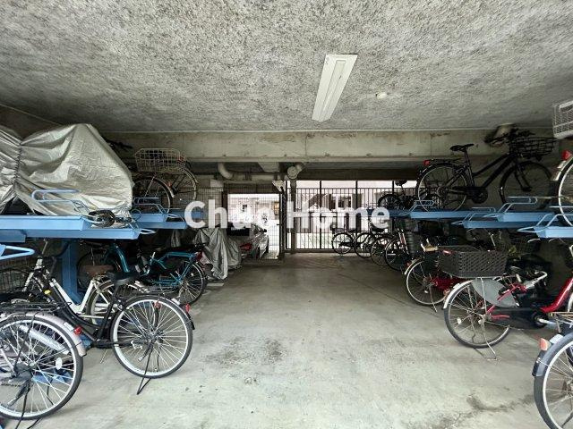ビューネ北綾瀬の駐輪場|【自転車置き場】最新の空き状況や費用などの詳細は担当スタッフまでお問い合わせください。