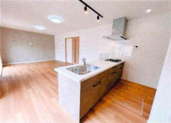 岡崎市欠町・中古戸建のキッチン|オープンキッチン。会話がはずみます。