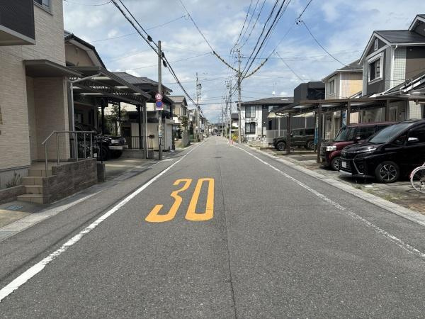 岡崎市渡町・中古戸建の前面道路含む現地写真|前面道路です。