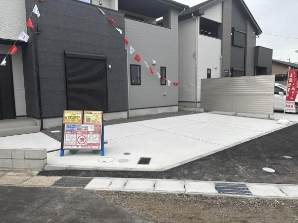 岡崎市中島町字紅蓮の新築一戸建の駐車場|広々２台駐車できます！