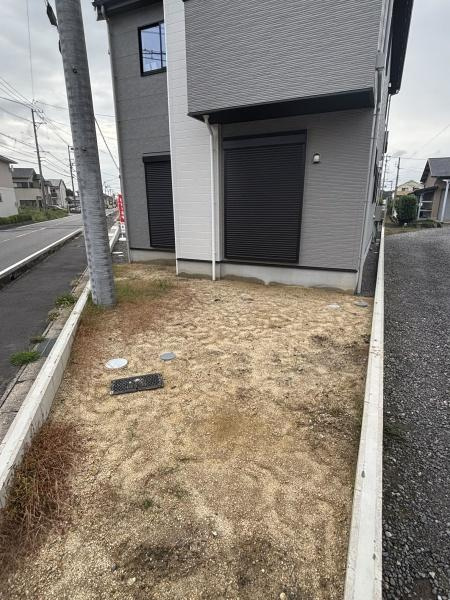 岡崎市中島町字紅蓮の新築一戸建の庭|草花で飾れるお庭。
