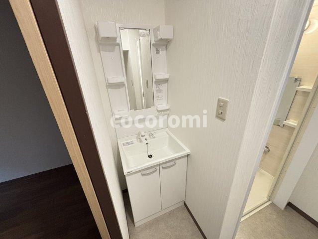大利元町貸家の洗面所