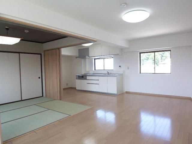 レジデンス東山の居間・リビング