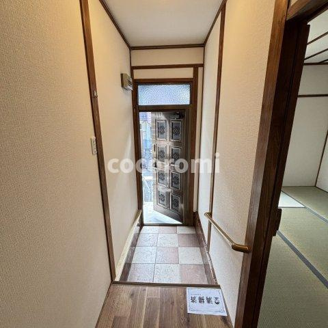 松丘町貸家の玄関