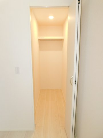 名古屋市瑞穂区田光町３丁目の新築一戸建の収納|◇クローゼット◇　　洋服や季節の荷物がスッキリと片付く大容量収納！