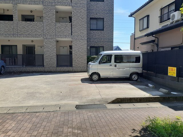 グランドゥールＨの駐車場