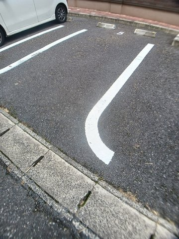 アリエルの駐車場