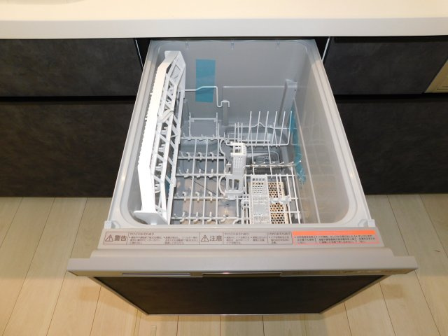 名古屋市昭和区伊勝町１丁目の新築一戸建のキッチン|◇食洗機◇　　家事の時短になる便利な食洗機付き！