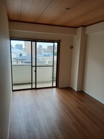 勝和パレスの洋室