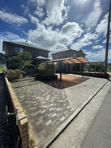 由良町　戸建の駐車場