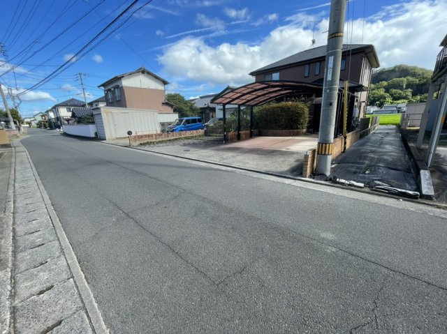 由良町　戸建の前面道路含む現地写真