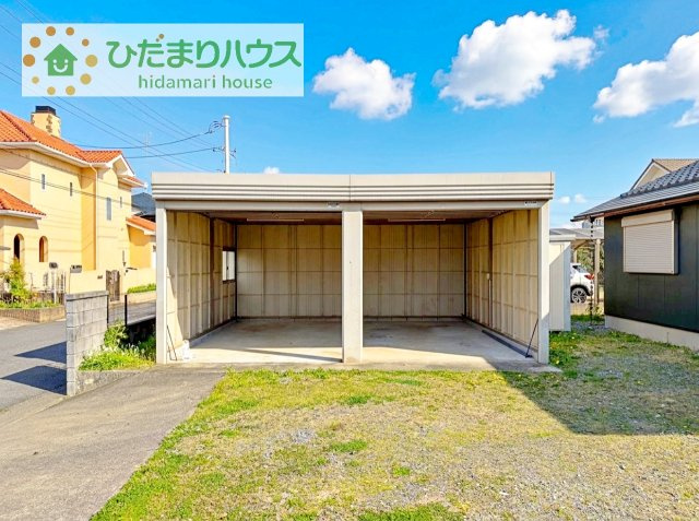 【設備】 | 土浦市滝田2丁目　中古戸建 | 綺麗に車を使いたいという方や自動車好きの方に！日差しや雨から守るガレージ(^^♪