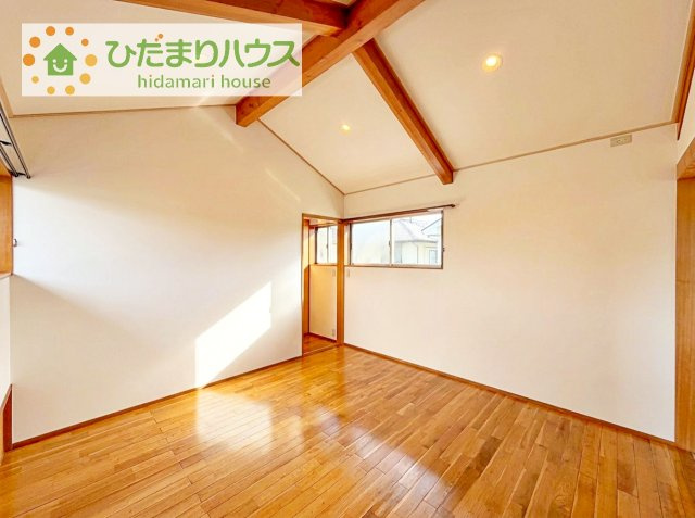 【洋室】 | 土浦市滝田2丁目　中古戸建 | 洋室は高い天井のゆったりとした空間を演出(^^)/