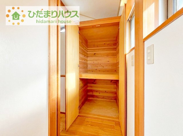 【収納】 | 土浦市滝田2丁目　中古戸建 | 空間になじむ収納を備え、落ち着いた住まいをすっきりと保てます。