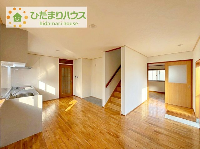 【キッチン】 | 土浦市滝田2丁目　中古戸建 | 勝手口からキッチンに直接食品を運び込むこともできます！