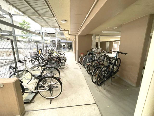 SWISS梅田東の駐車場