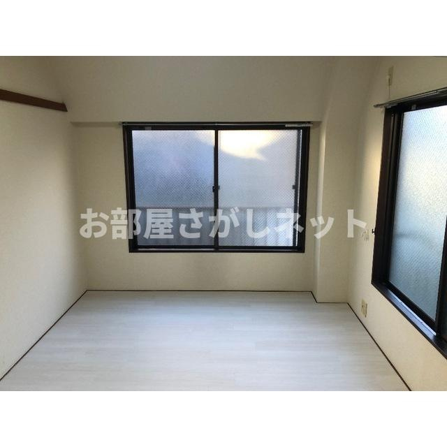 国松ビル【おとり物件なし】#学生・社会人にオススメ！初期費用分割払いOK！の居間・リビング
