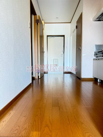 ルーチェクール花畑の玄関|収納もある玄関です