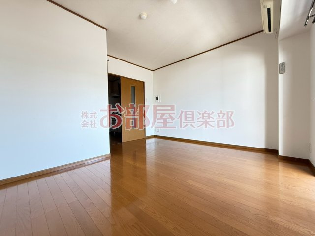 ルーチェクール花畑の洋室|落ち着いた色調の洋室です