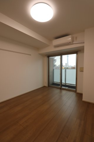 GENOVIA南千住Ⅴskygardenの居間・リビング|こちらのリビングで趣味の時間をお楽しみください