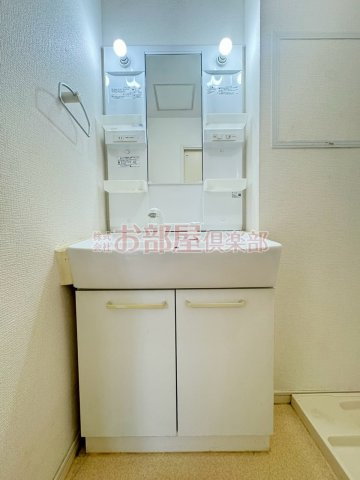 Mayfairの洗面所|朝の支度にも助かる、独立の洗髪洗面化粧台