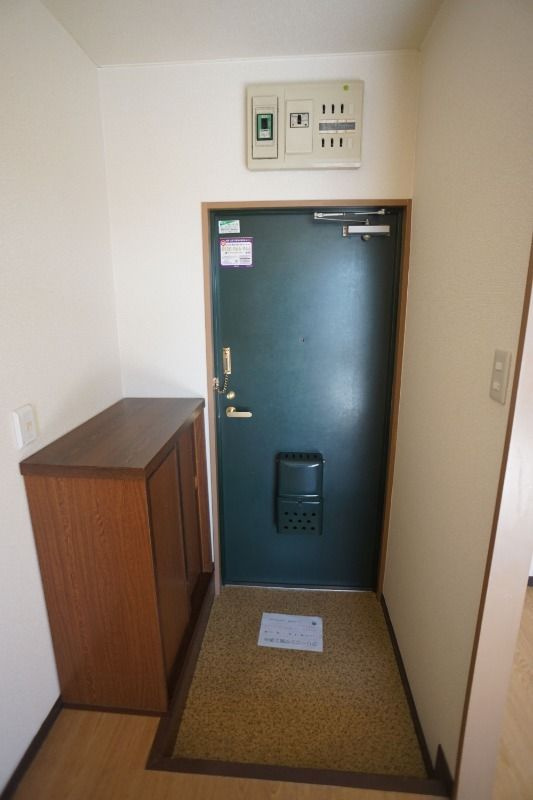 ソマール西竹の塚の玄関